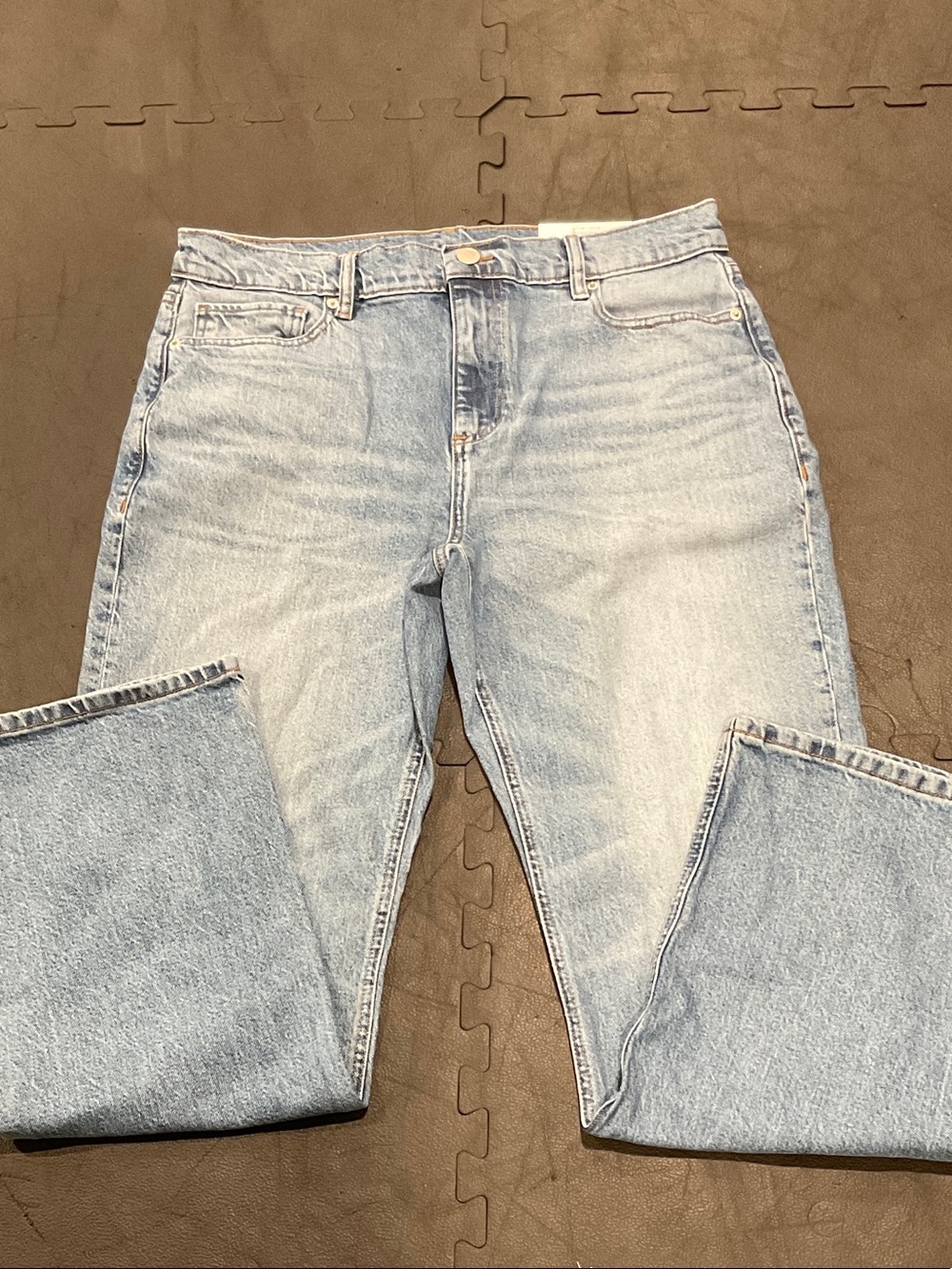 Classic Light Blue Straight Leg Jeans — High-Rise Everyday Style